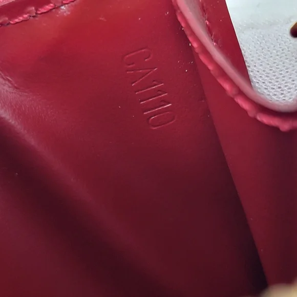 LOUIS VUITTON Monogram Vernis Patent Leather Key Cles Wallet - Picture 4 of 11